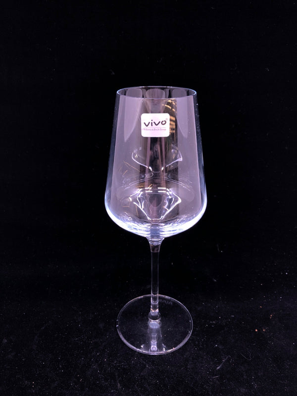 4 VIVO WINE GLASSES.