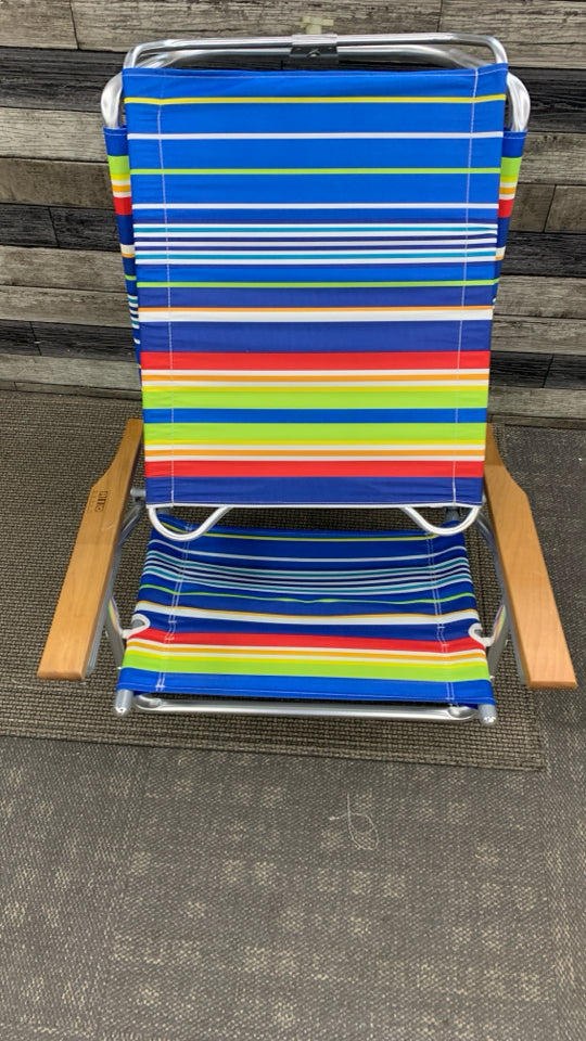 BLUE STRIPE RIO BEACH CHAIR W/SUN COVER.