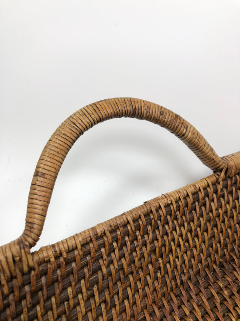 WOVEN SQUARE TRAY W/HANDLES.