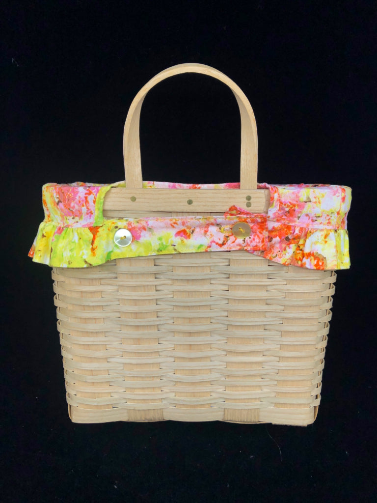 BLONDE WALL HANGING BASKET W COLORFUL INSERT.