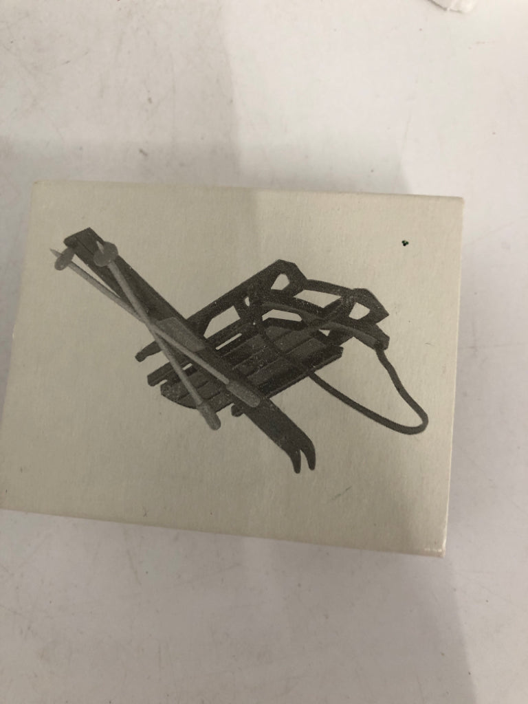 VILLAGE METAL SLED/SKIS ACCESSORIES DEPARTMENT 56.