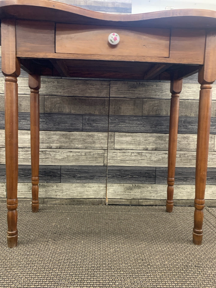 ROUND/OVAL ACCENT TABLE W SINGLE DRAWER *MINOR WARE*.