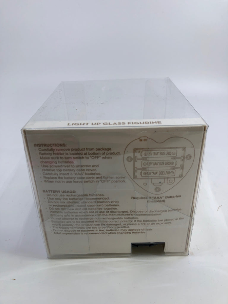 DISNEY PRINCESS LIGHT UP FIGURINE IN BOX.