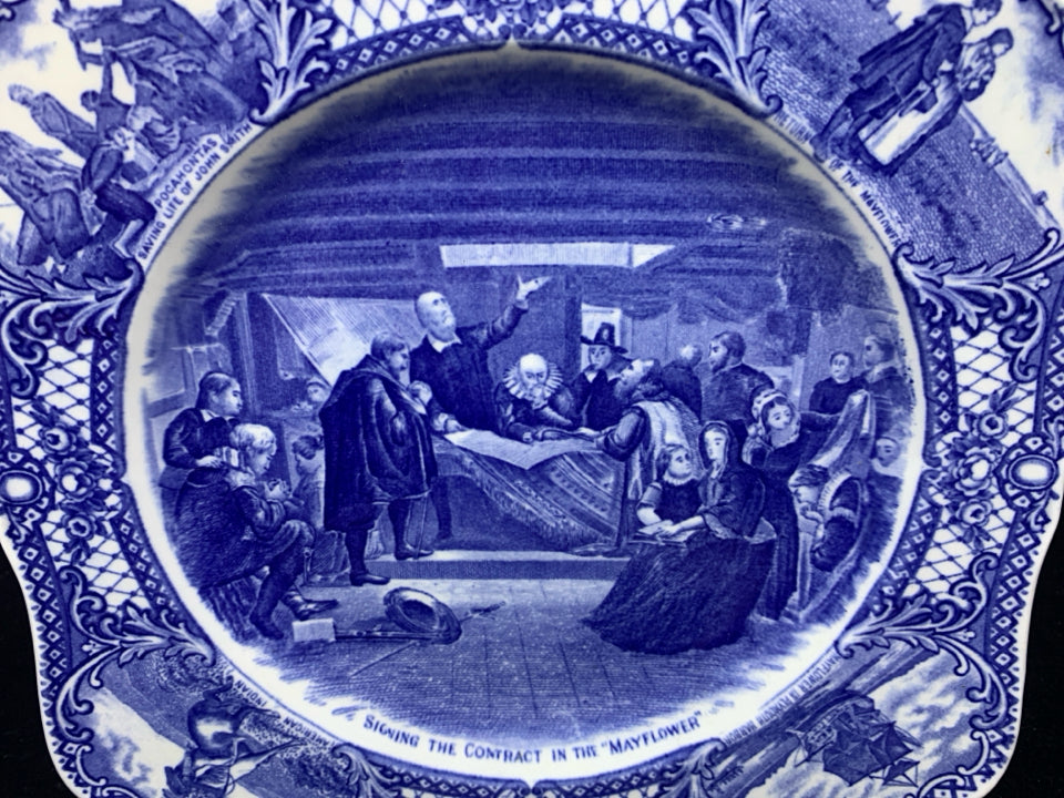 VTG BLUE AND WHITE COLONIAL TIMES COURTHOUSE PLATE.