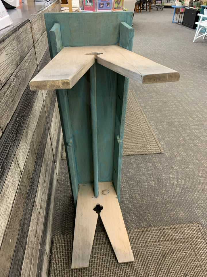 BLUE/GRAY WOODEN BENCH.