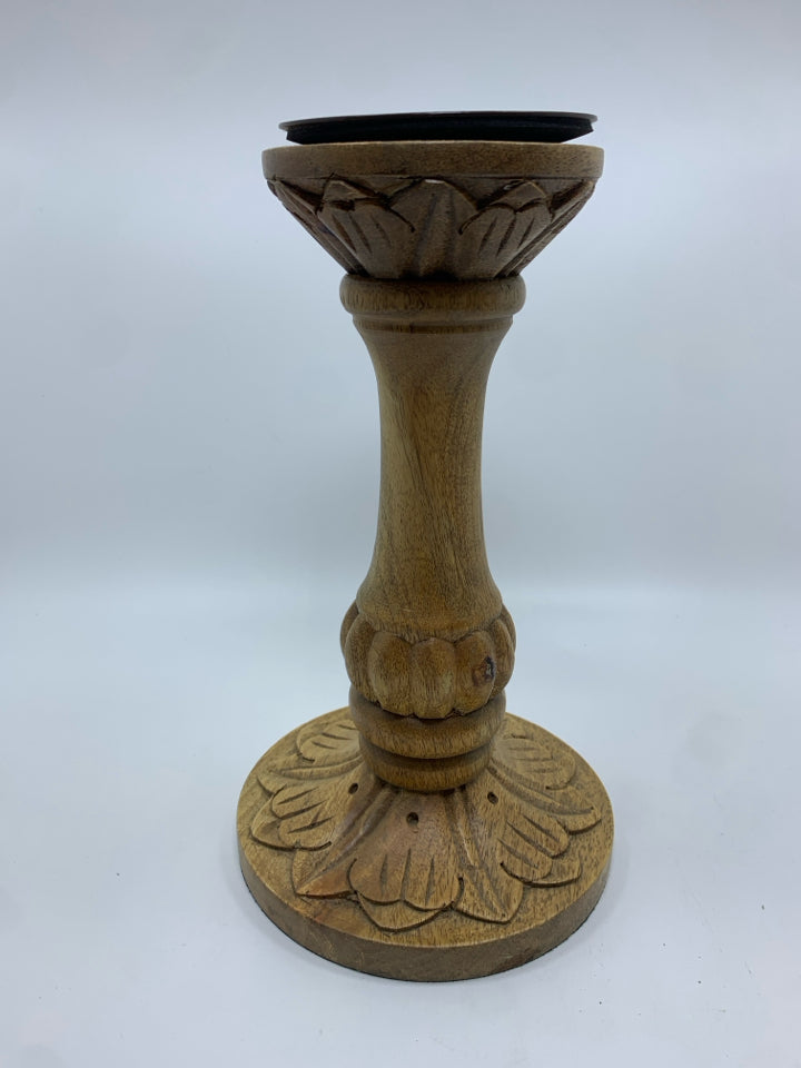 WOOD CARVED PEDESTAL PILLAR CANDLE HOLDER.