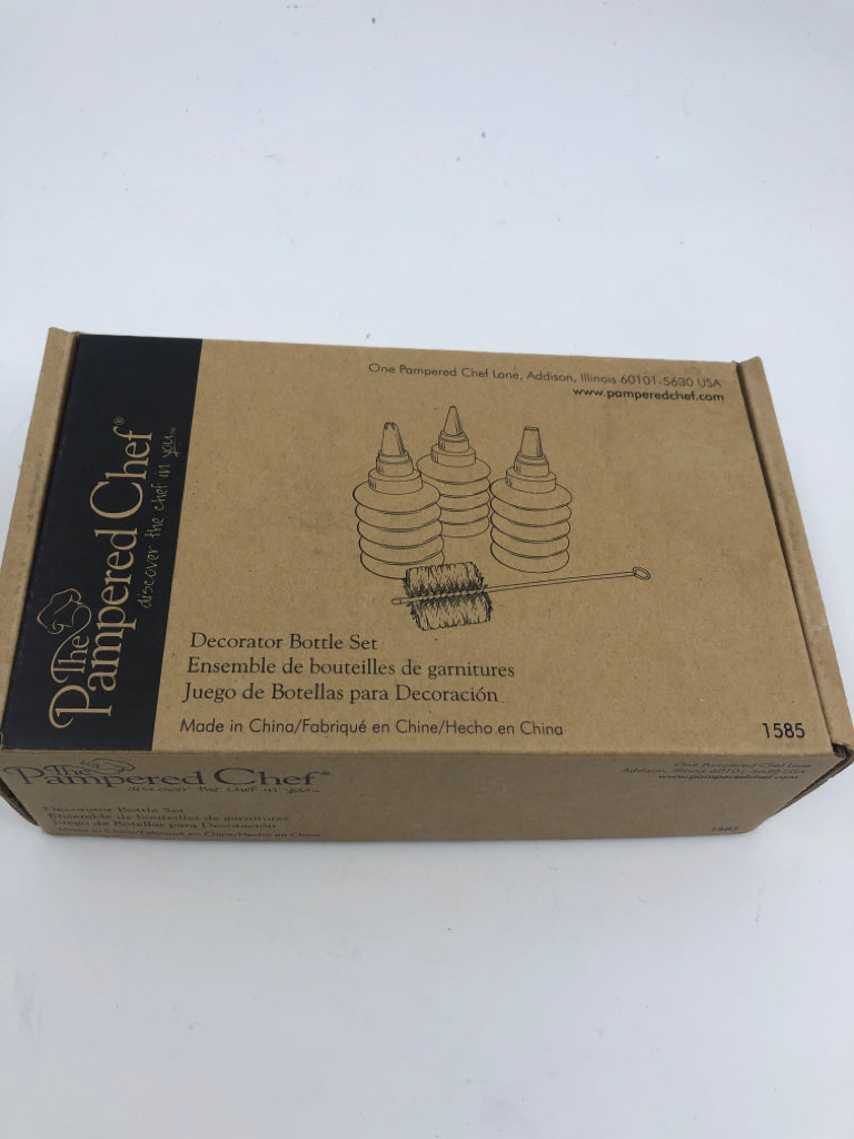 PAMPERED CHEF DECORATOR BOTTLE SET.