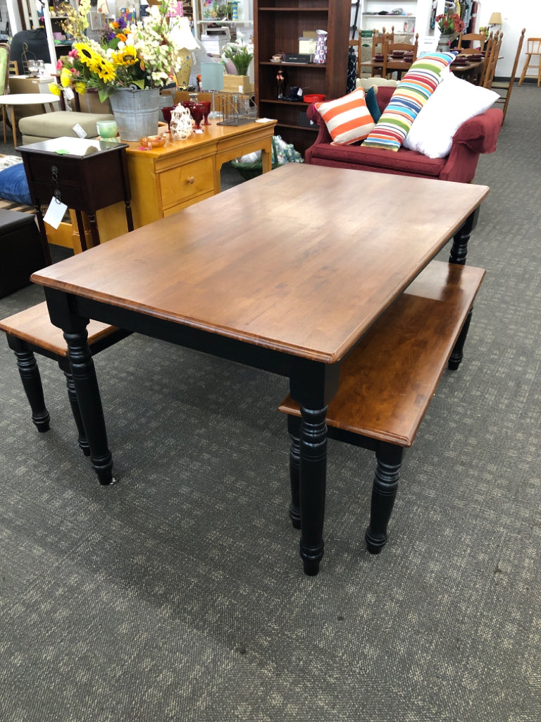 DK WOOD TOP TABLE W/BLACK BASE + 2 BENCHES.