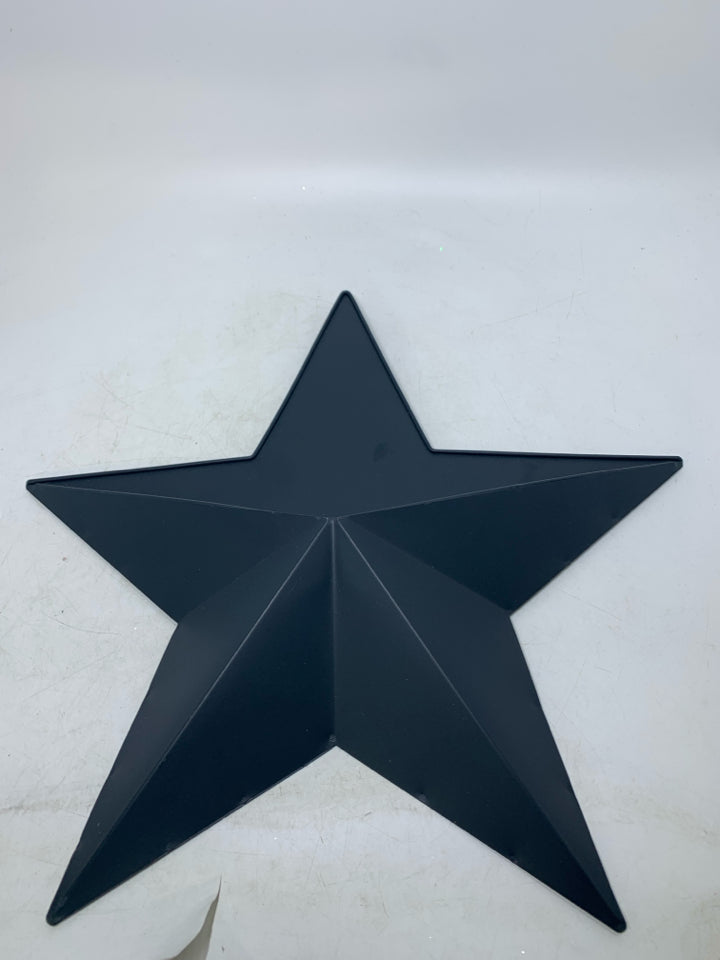 BLUE METAL STAR SHAPED WALL POCKET.