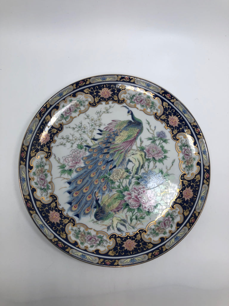 PEACOCK AND PEONY PORCELAIN PLATE W/GOLD DETAILS.