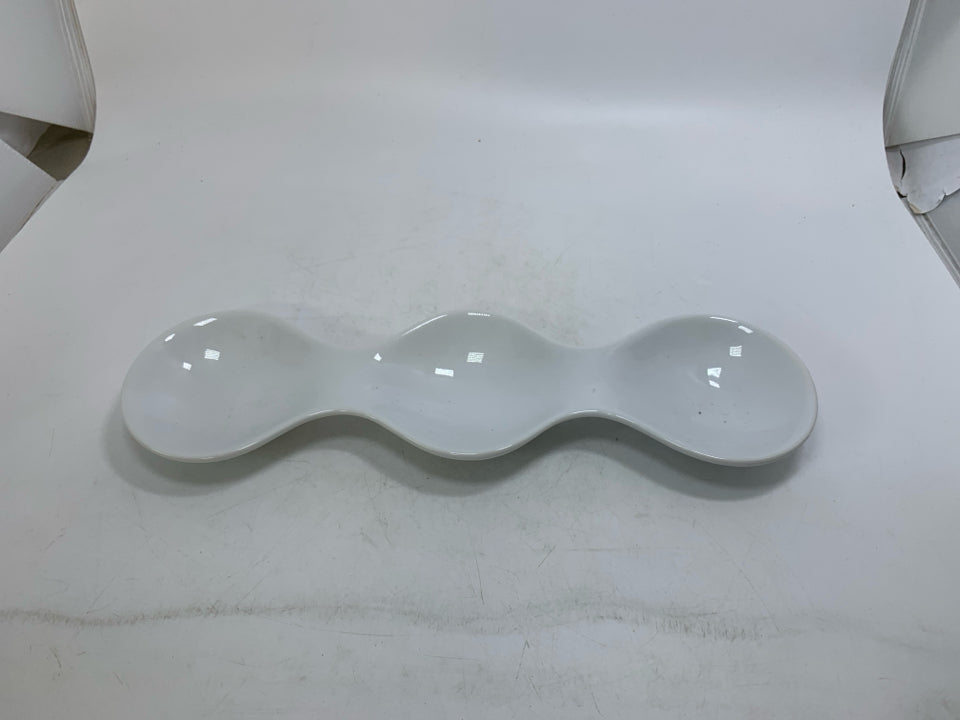 SMALL 3 DIVIDED SERVING PLATE.