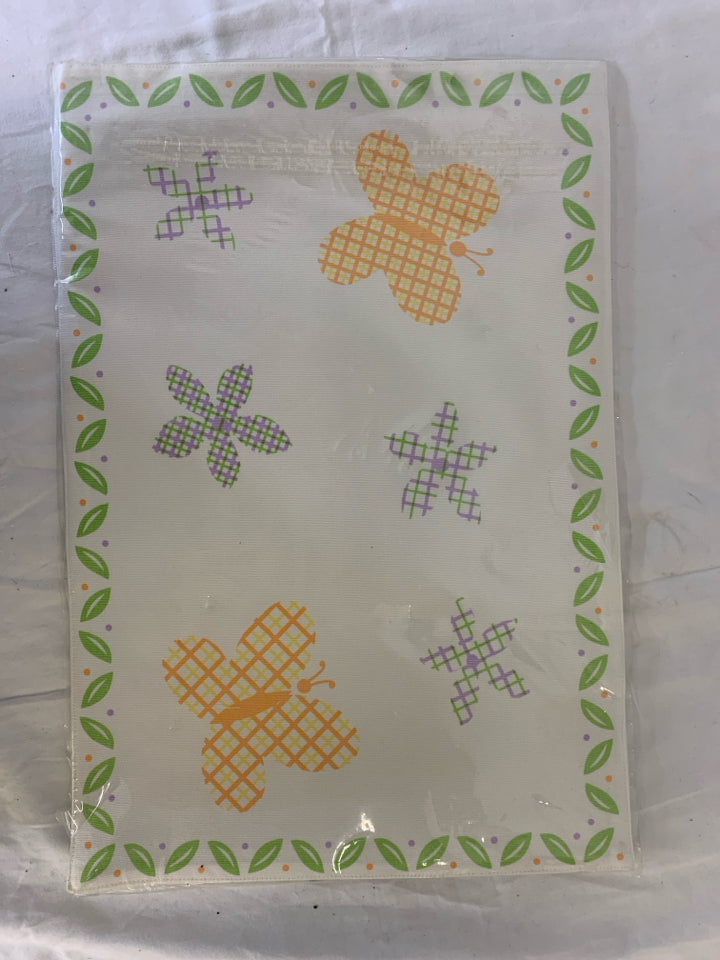 4 NIP PLACE MATS W/ PLAID FLOWERS + BUTTERFLIES.