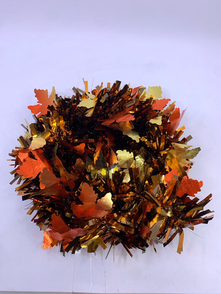 METALLIC FALL LEAVES WREATH.