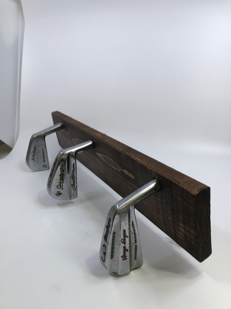3-HOOK GOLF CLUB WALL-HOOKS.