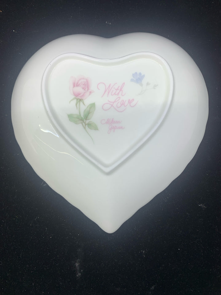 WHITE W PINK FLORAL HEART BOWL.