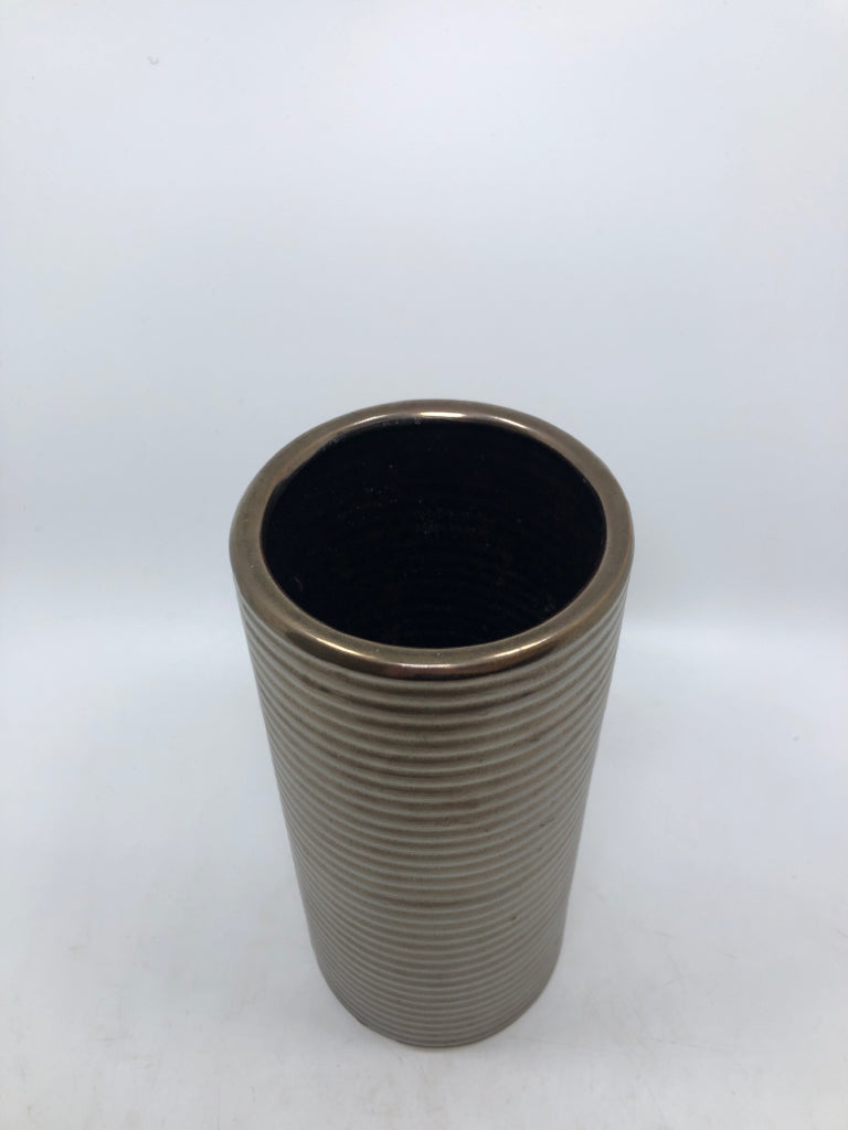 METALLIC TEXTURED VASE.