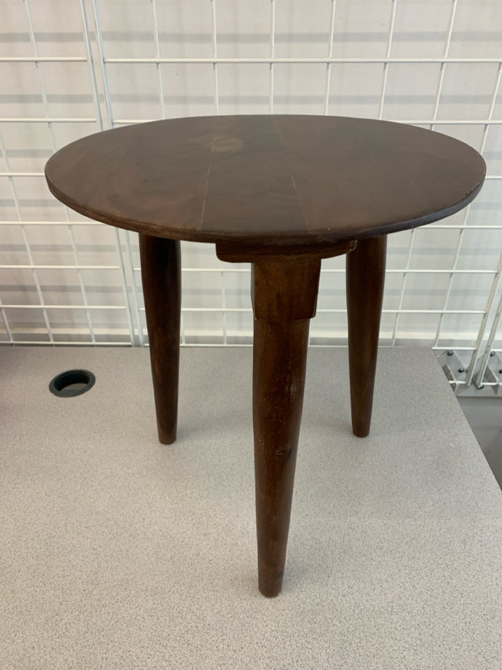 ROUND DK WOOD PLANT STAND/SIDE TABLE.
