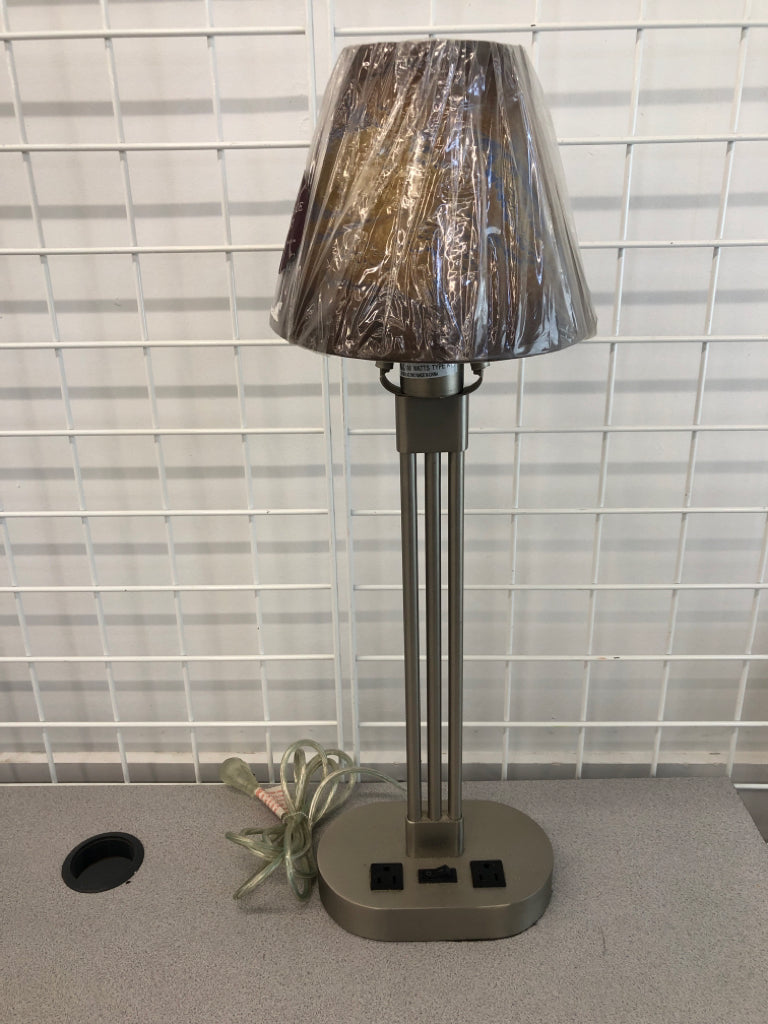 TRI-PILLAR METAL BASE LAMP W/NEWPORT SHADE.