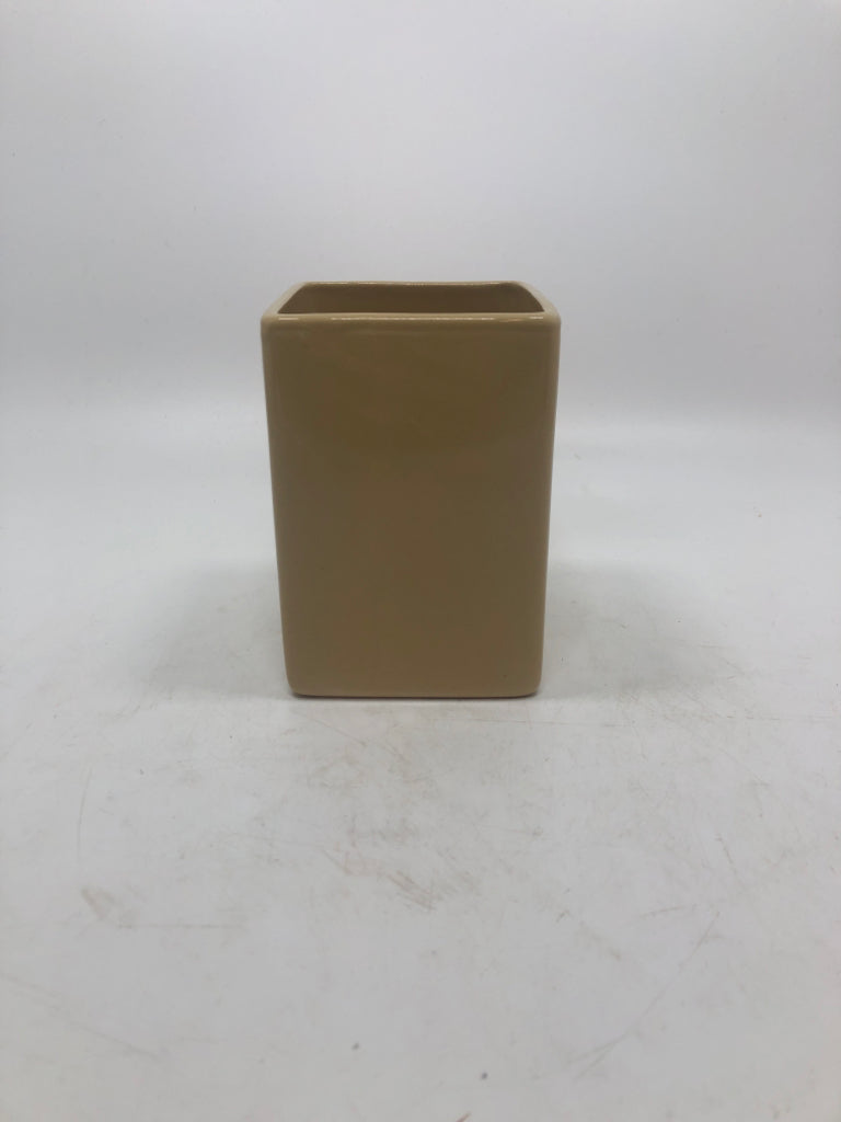 SM BEIGE PENCIL CUP.