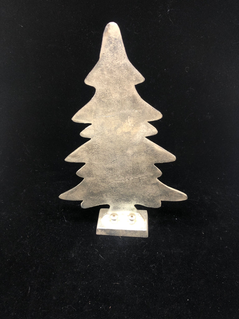 METAL PINE TREE DECOR.