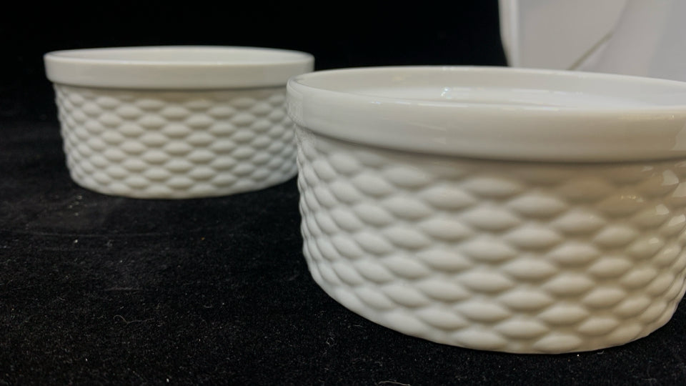 4 ROUND RAMEKIN BAKING DISHES.