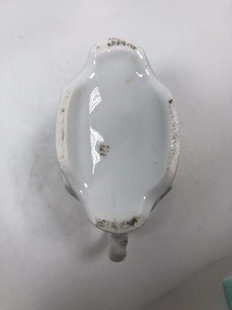 VTG GOLD FLOWER ACCENT WHITE VASE.