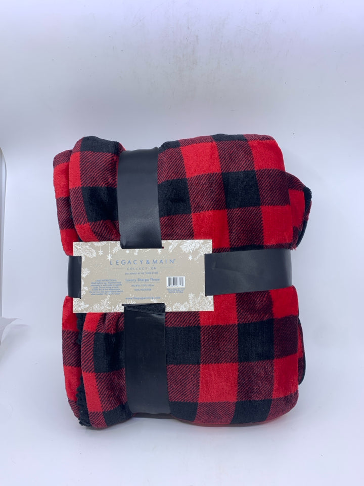 LEGACY & MAIN BLACK/RED PLAID THROW.