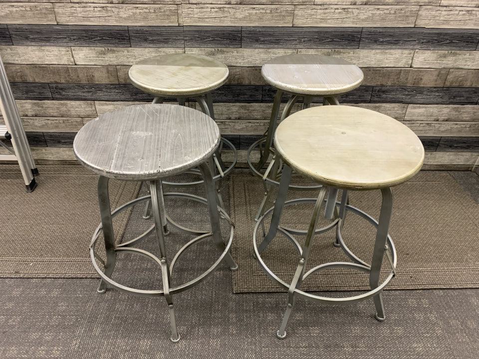 4 METAL TWISTED METALLIC BAR STOOL PAINTED SILVER.