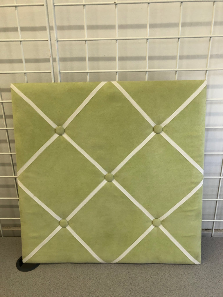 GREEN FABRIC RIBBON MEMO BOARD.