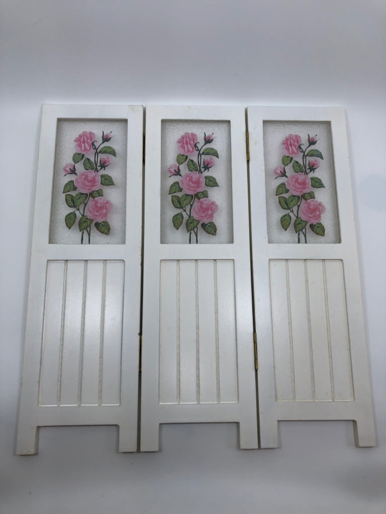 MINI WOOD DIVIDER DECOR W/PINK ROSES.