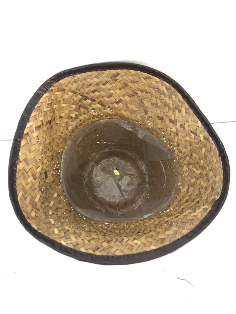 WICKER PLANTER BASKET W/LINER.