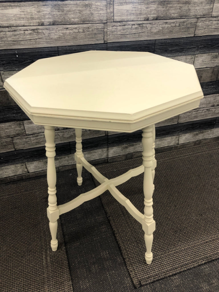 SM OCTOGONAL CREAM TABLE.