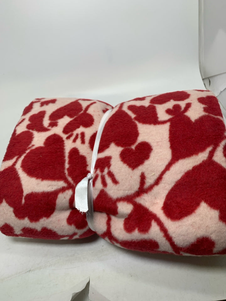 NWT RED/PINK PATTERN THROW BLANKET.