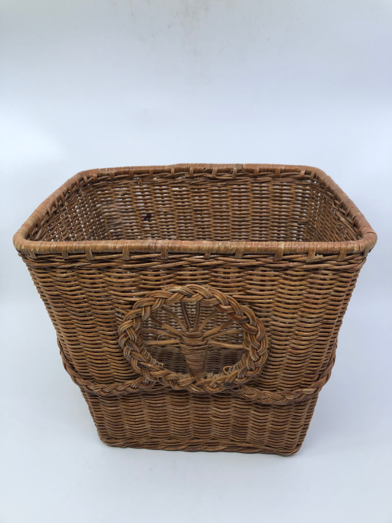 DARK WICKER RECTANGLE BASKET W LACE FRONT ACCENT.
