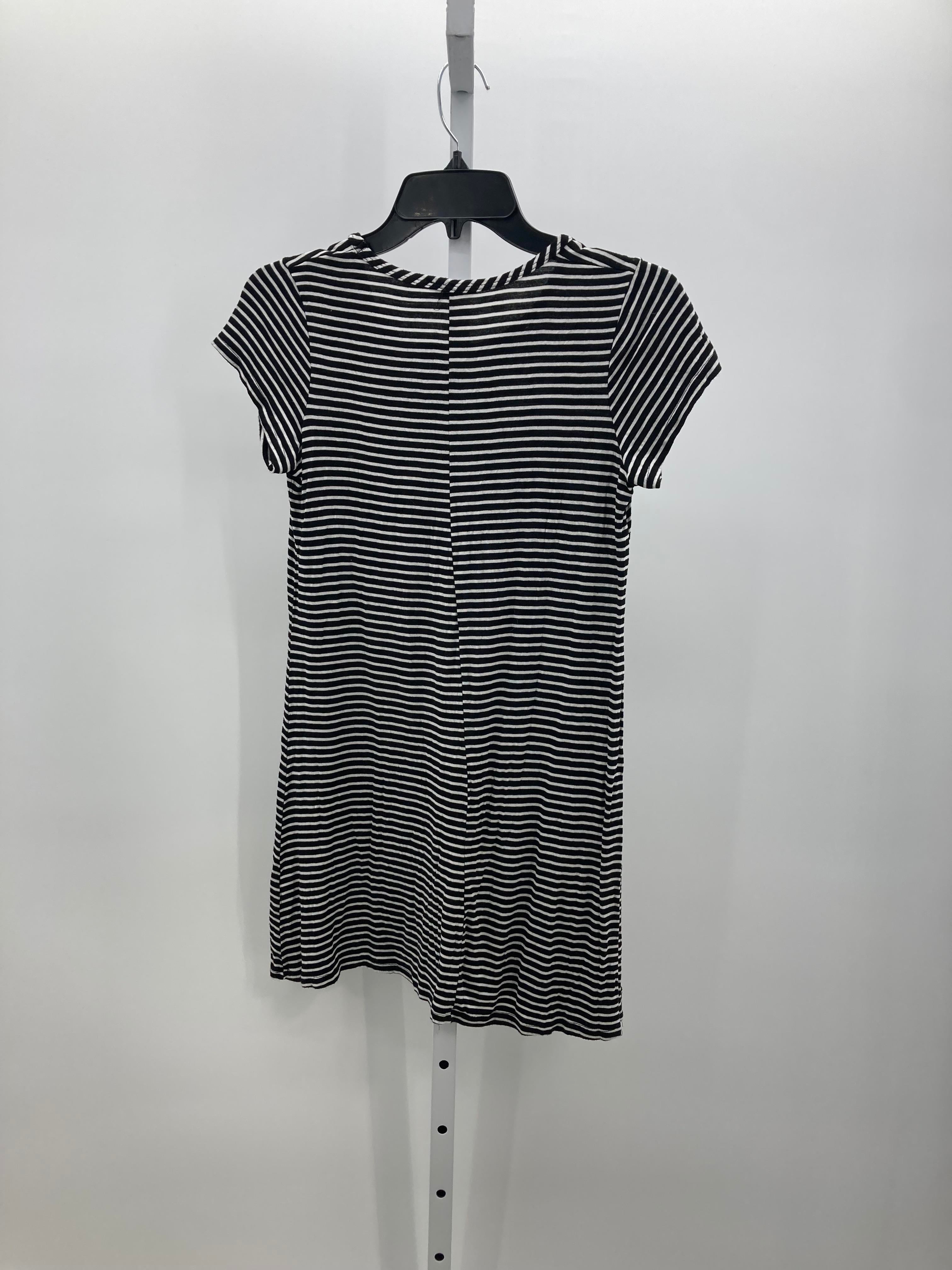 Olivia Rae Size Medium Juniors Short Sleeve Shirt