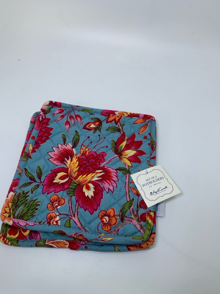 NWT 2 FLORAL POTHOLDERS.