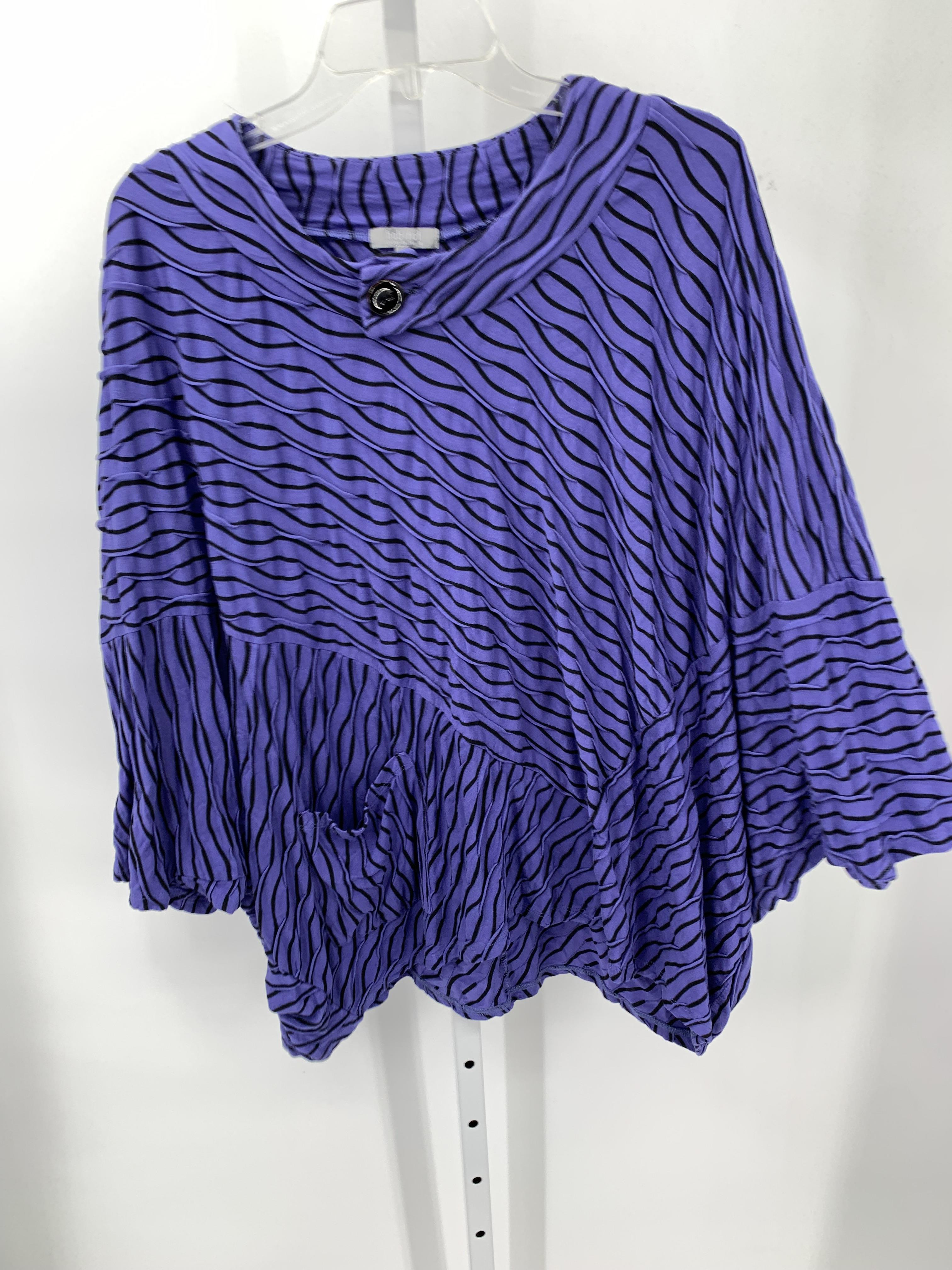 Size Medium Misses Short Sleeve Shirt