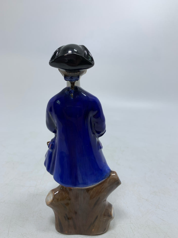 VTG PORCELAIN "BOY FROM WILLIAMSBURG" FIGURINE.