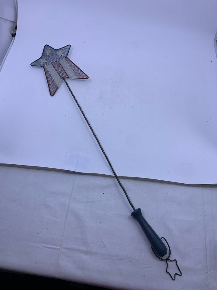 PRIMITIVE AMERICANA STAR RUG BEATER.