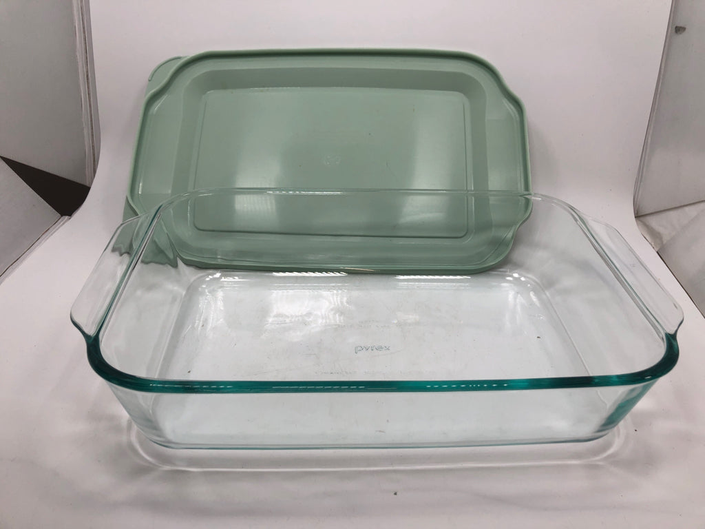 GLASS BAKING DISH W/TEAL LID.
