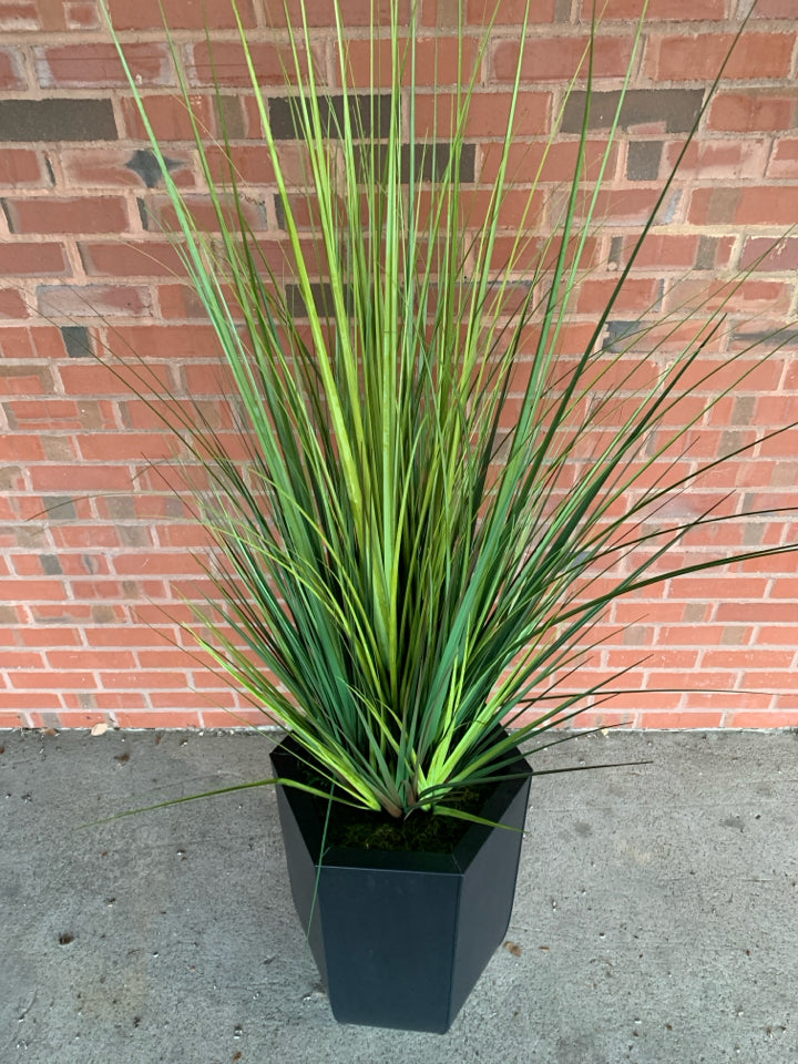 BLACK PLANTER W/ FAUX GREEN PLANT.