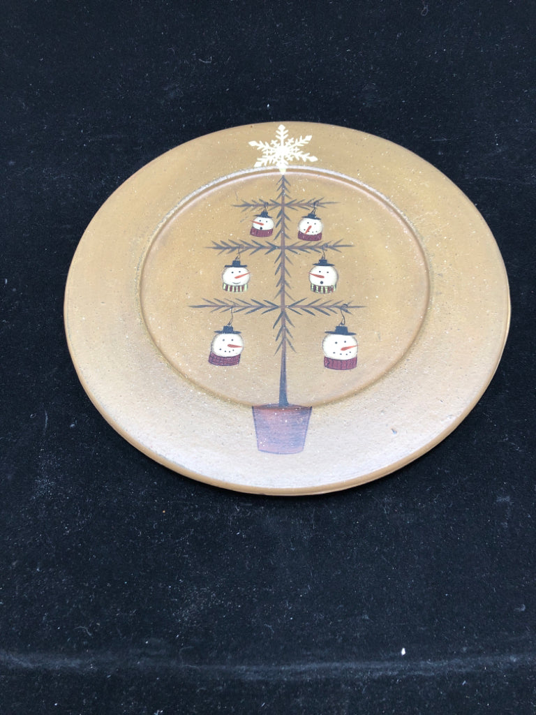 PRIMITIVE SNOWMAN CHRISTMAS TREE PLATE.