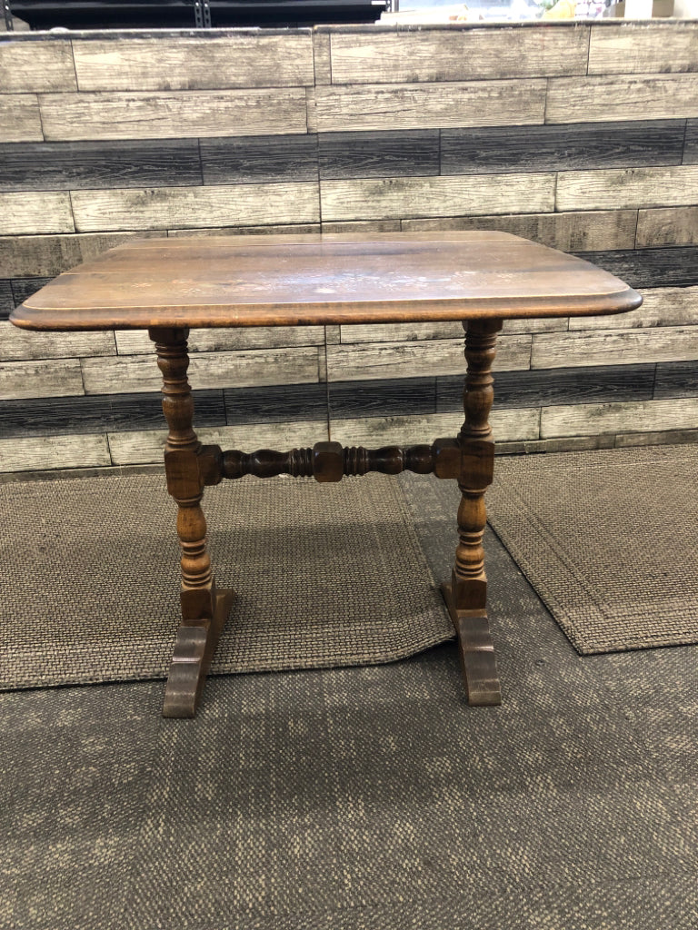 VTG DARK WOOD DROP LEAF SIDE TABLE W/ PAINTED BASKET OF FRUIT.