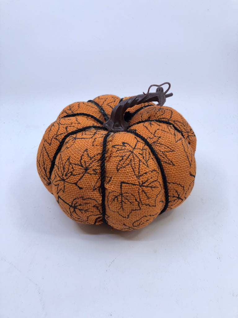 BURLAP PUMPKIN W/LEAF PRINT.