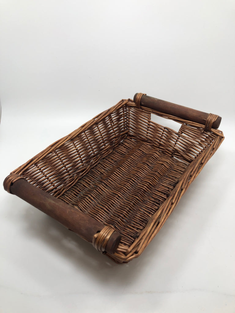 BROWN WICKER TRAY W/WOODEN HANDLES.