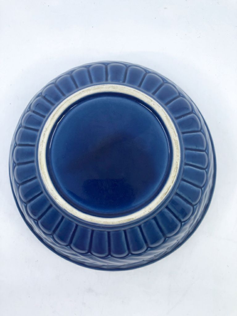 BLUE CERAMIC MIXING BOWL, EMBOSSED LINES DETAIL.
