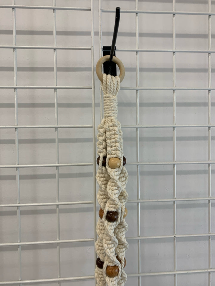 PATTERNED BEAD MACRAME PLANT HOLDER.