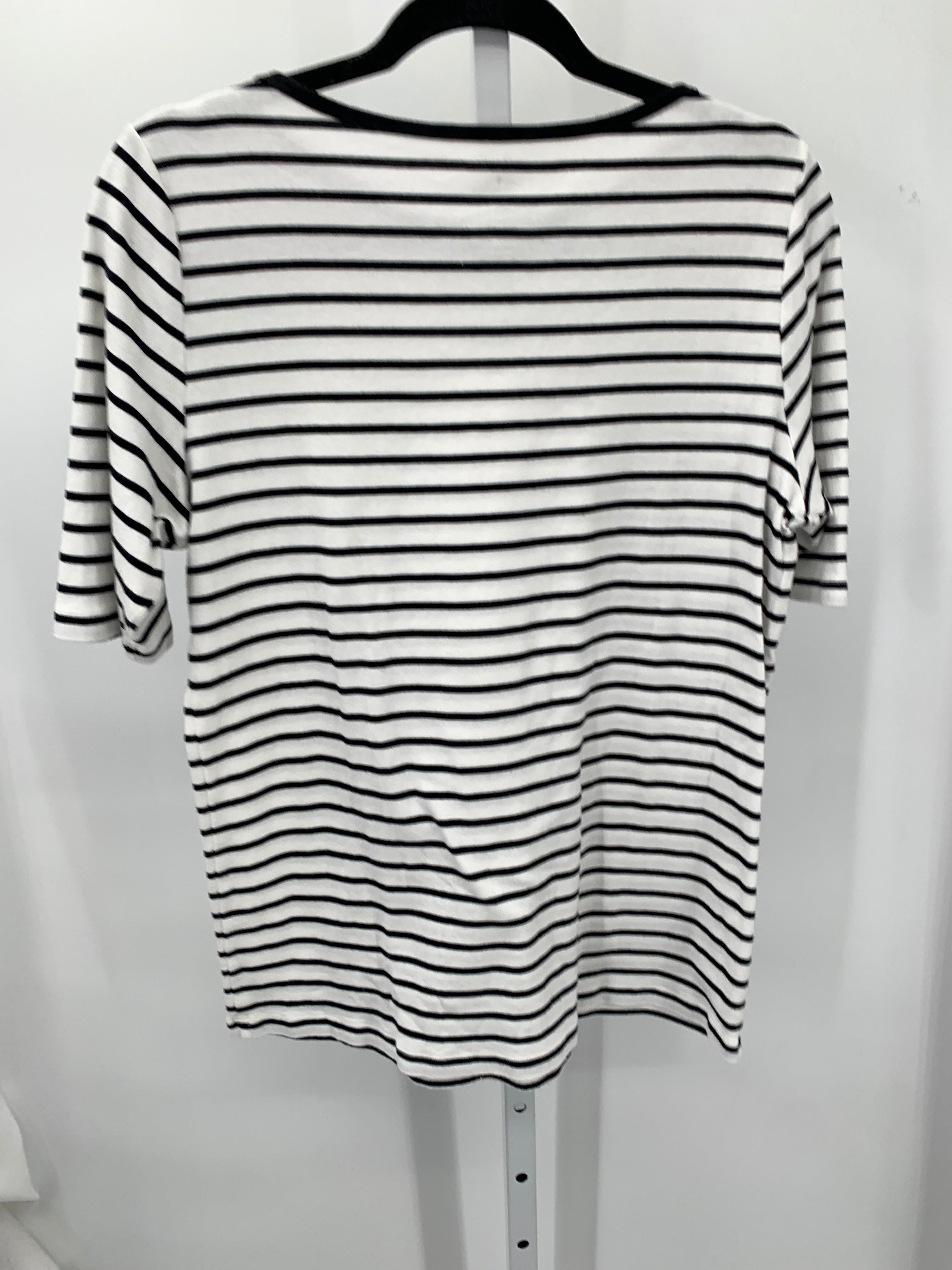 St. Johns Bay Size Large Misses Short Sleeve Shirt