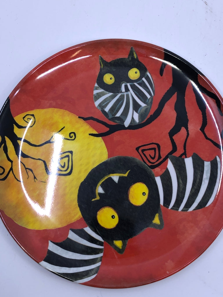 2 MELAMINE HALLOWEEN PLATES.