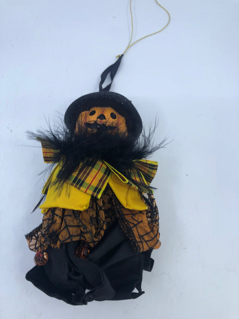 HANGING PUMPKIN WITCH.